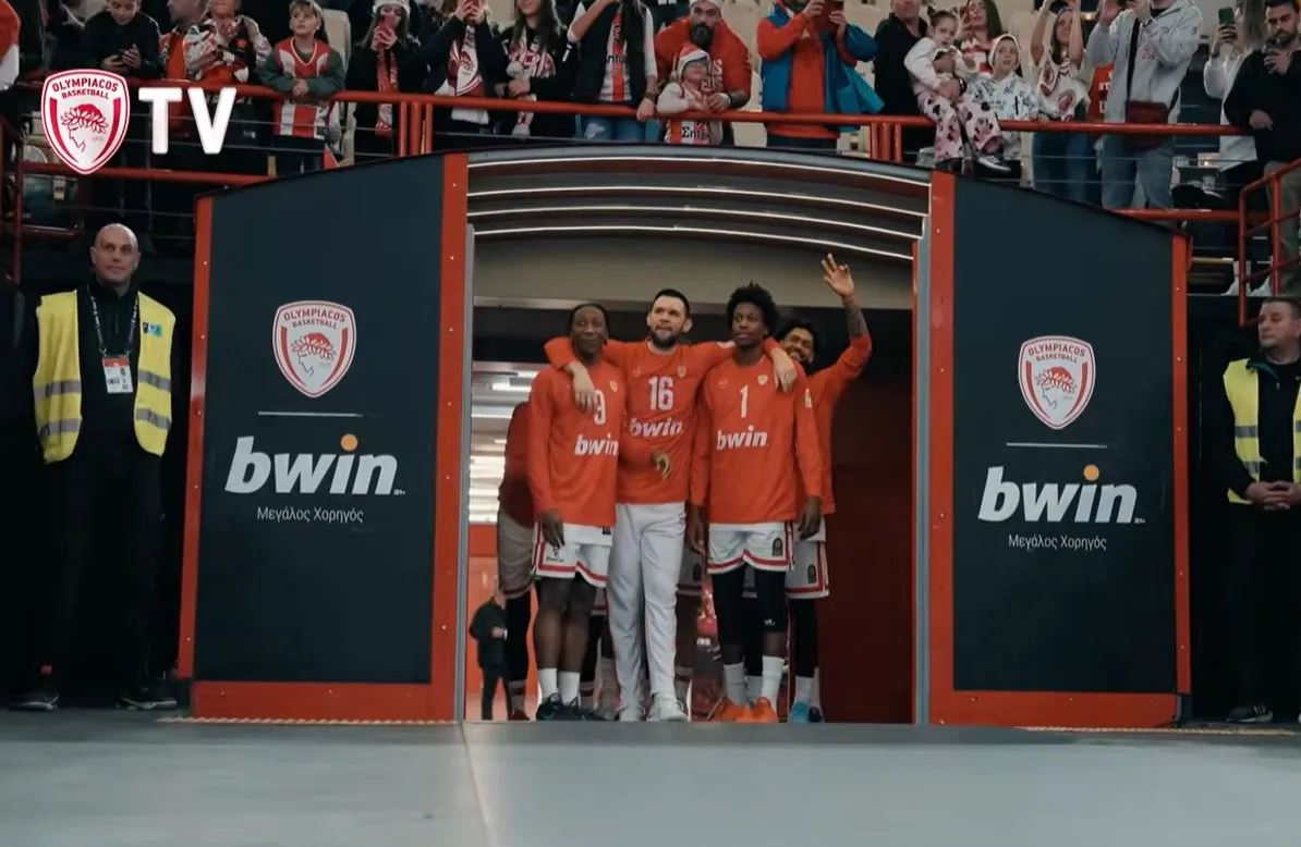 Ολυμπιακός: «Πού πας Νετζήπογλου»; Η επική φάρσα των συμπαικτών του – Τον άφησαν να βγει μόνος του στο παρκέ (vid)