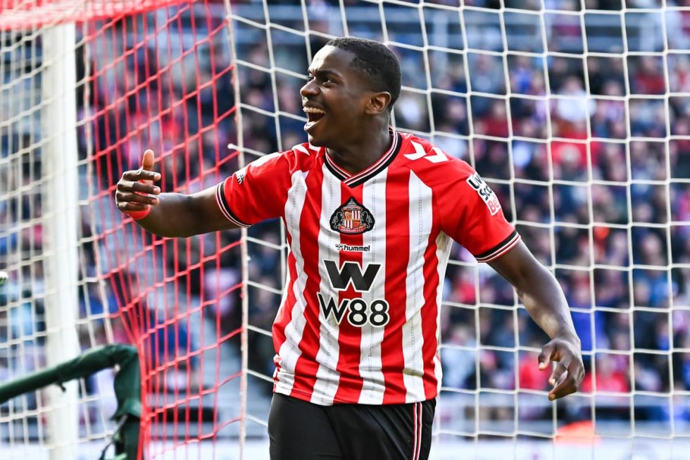 Νόα Σαντίκι: Τσέλσι και Γιουνάιτεντ «παλεύουν» για την υπογραφή του 20χρονου wonderkid