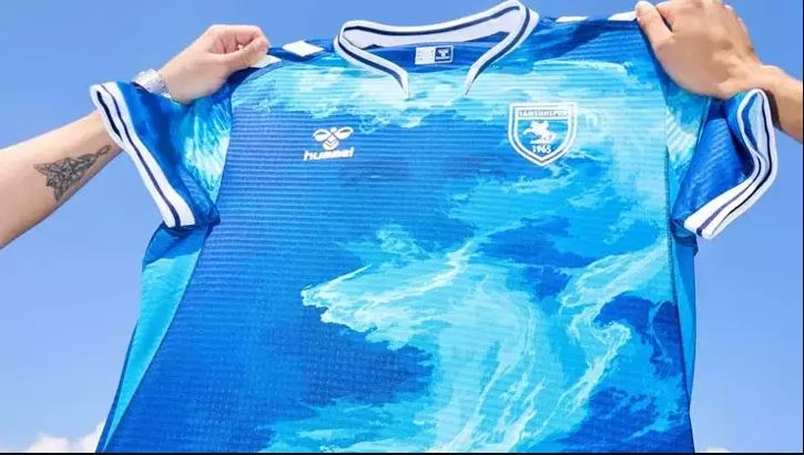 Κάποιος να τους μαζέψει: Συνεχίζουν να προκαλούν οι οπαδοί της Σαμσουνσπόρ ζητώντας να παίξουν με φανέλες που θυμίζουν τον Κεμάλ