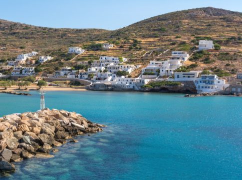 Βρέθηκε ανθρώπινος σκελετός στη Σίκινο – Εξετάζεται αν ανήκει σε μία από τις δύο Γαλλίδες που αγνοούνται από το 2024