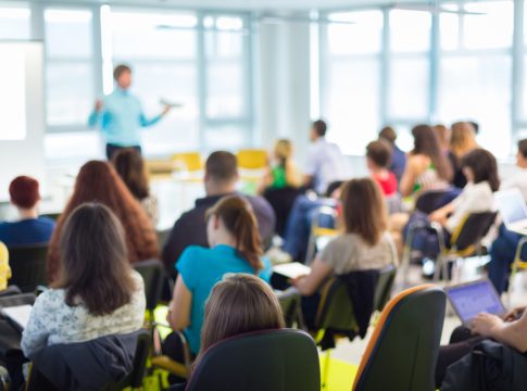 Σέρρες: Συνελήφθη καθηγητής μετά από καταγγελία 17χρονης μαθήτριας για παρενόχληση – Κατηγορείται πως την θώπευσε σε άδεια τάξη