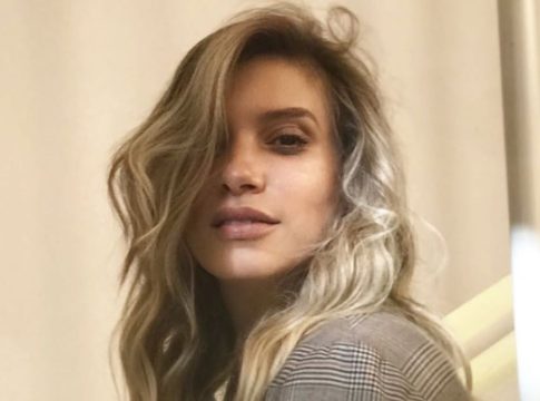 Σύλβια Δεληκούρα – Η ιστορική φωτογραφία με την αποκαλυπτική φούστα…