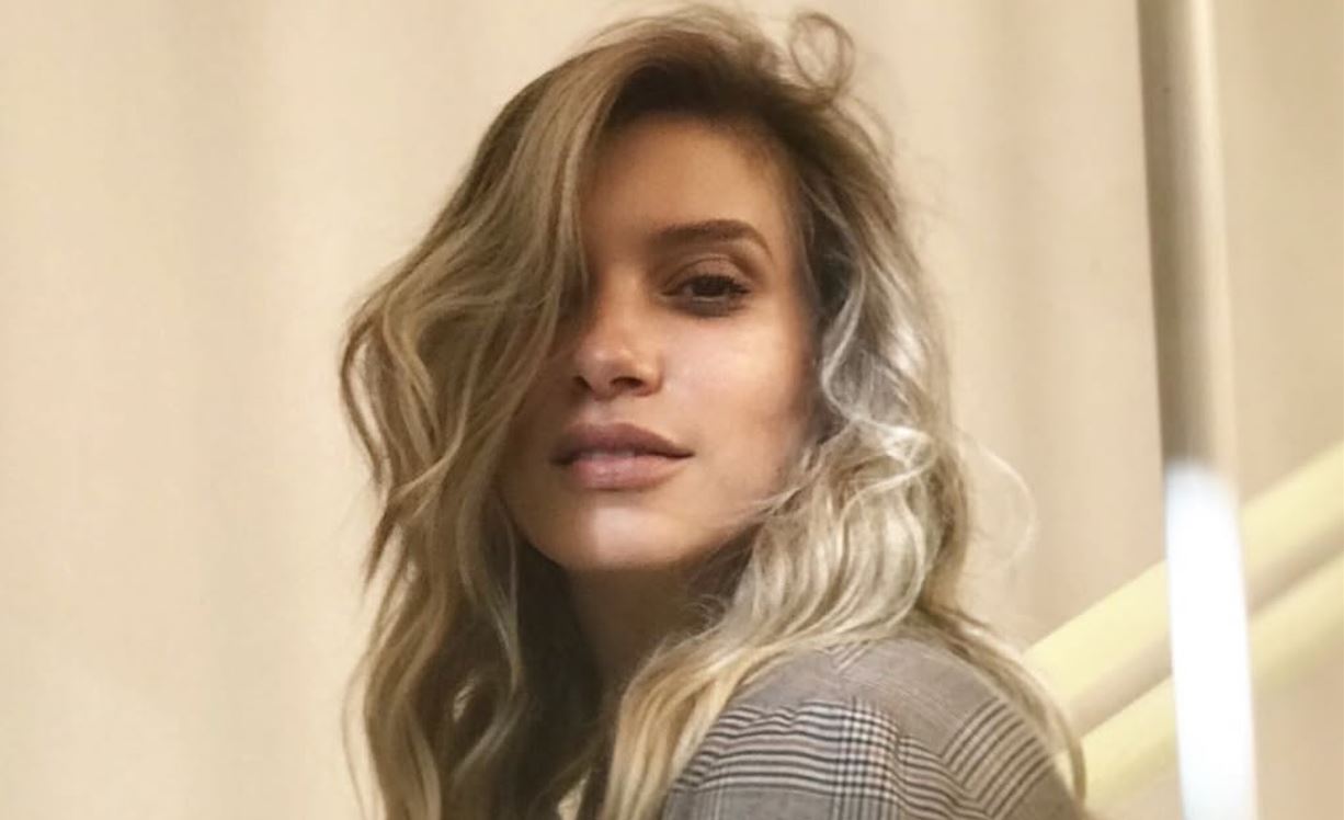 Σύλβια Δεληκούρα – Η ιστορική φωτογραφία με την αποκαλυπτική φούστα…