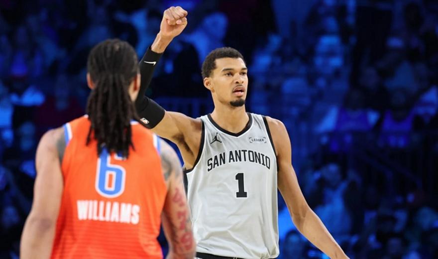 Ο Γουεμπανιάμα επέστρεψε κι έστειλε τους Σπερς στον τελικό του NBA Cup (111-109) – Με τους Νικς για την κούπα (132-120)