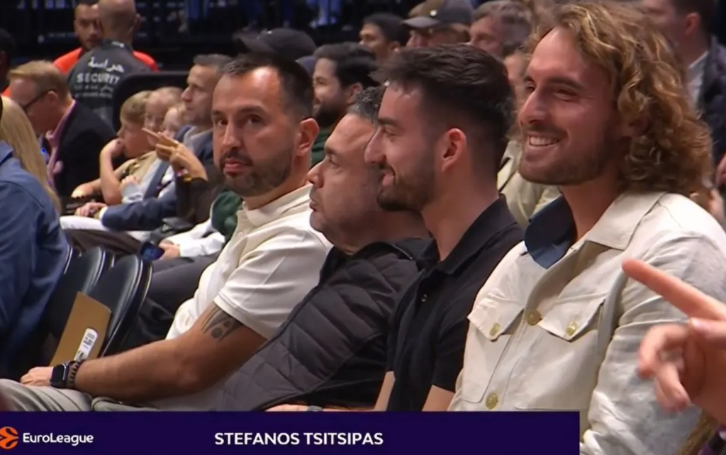 Ο Στέφανος Τσιτσιπάς βλέπει Dubai BC – Αρμάνι (pic)