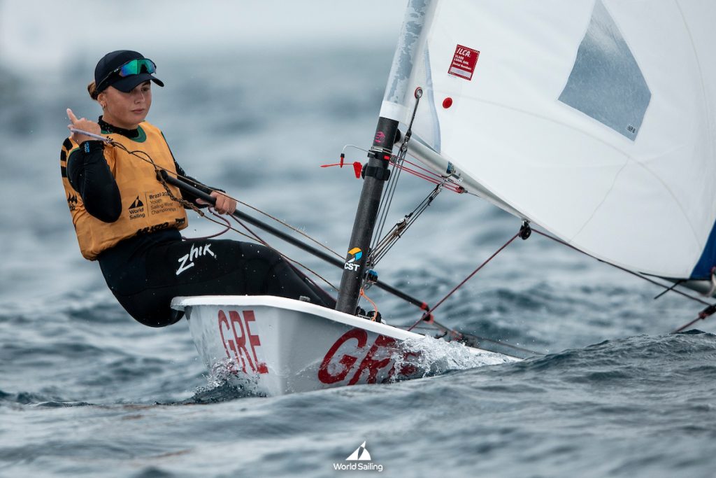 Με μία ιστιοδρομία ξεκίνησε σε 420 αγοριών και ILCA 6 το Παγκόσμιο Πρωτάθλημα Νέων