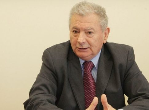 Δίκη Βαλυράκη: Μάρτυρας κατέθεσε στη δίκη ότι είδε να χτυπούν με κοντάρι τον πρώην υπουργό