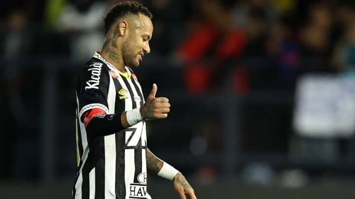 Νεϊμάρ από τα… παλιά: Έκανε χατ-τρικ σε 17 λεπτά και κρατάει τη Σάντος στο Brazileirao