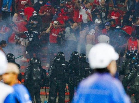 Άγριο ξύλο, τραυματίες και επεισόδια στον τελικό του κυπέλλου Κολομβίας