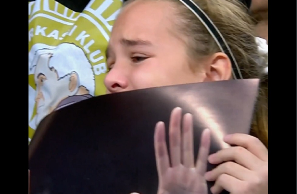 Απίστευτο σκηνικό στη «Belgrade Arena»: Οπαδοί κλαίνε για τον Ομπράντοβιτς! (vids)