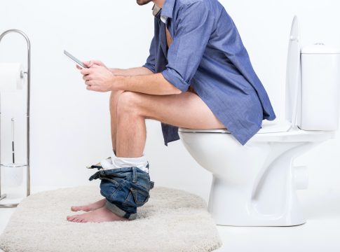 Έπος: Υπάλληλος απολύθηκε επειδή καθόταν 4 ώρες στην τουαλέτα