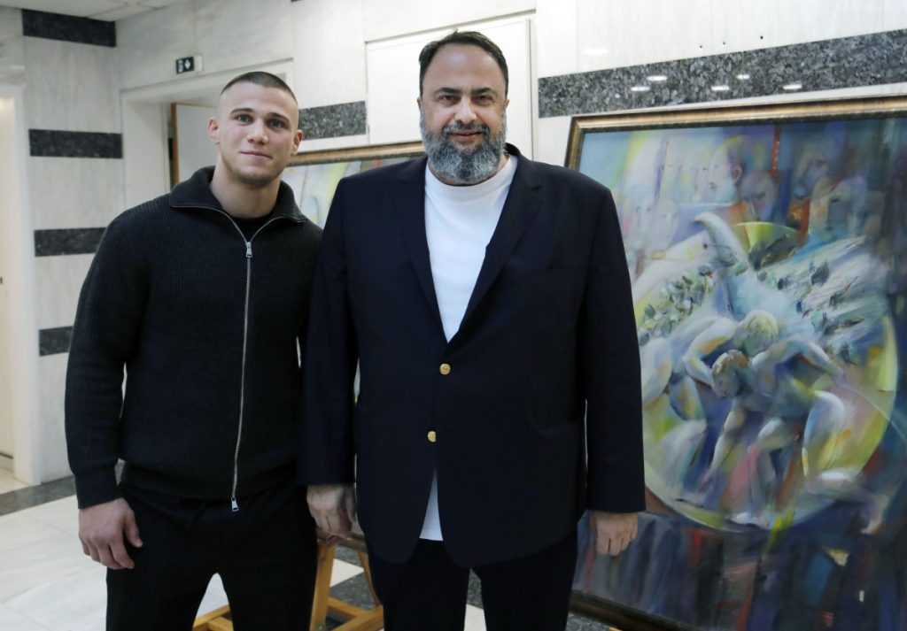 Ο ΠΣΑΤ βράβευσε τον Βαγγέλη Μαρινάκη για την τεράστια προσφορά του στον ελληνικό αθλητισμό (vid)