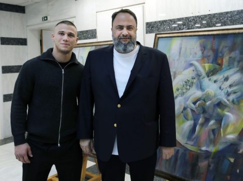 Ο ΠΣΑΤ βράβευσε τον Βαγγέλη Μαρινάκη για την τεράστια προσφορά του στον ελληνικό αθλητισμό