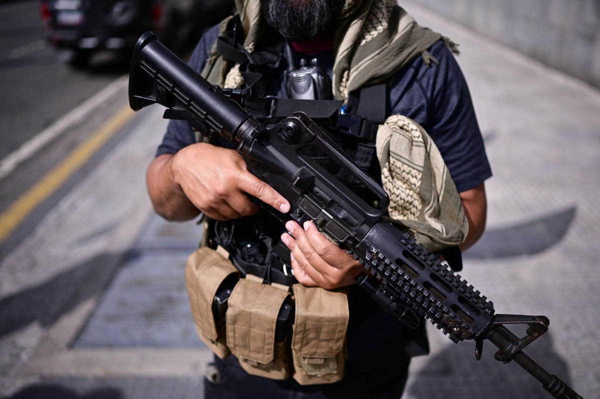 Βενεζουέλα: Ο Μαδούρο συνελήφθη μέσα στην κρεβατοκάμαρά του – Με πολεμικό πλοίο οδηγούνται στη Νέα Υόρκη