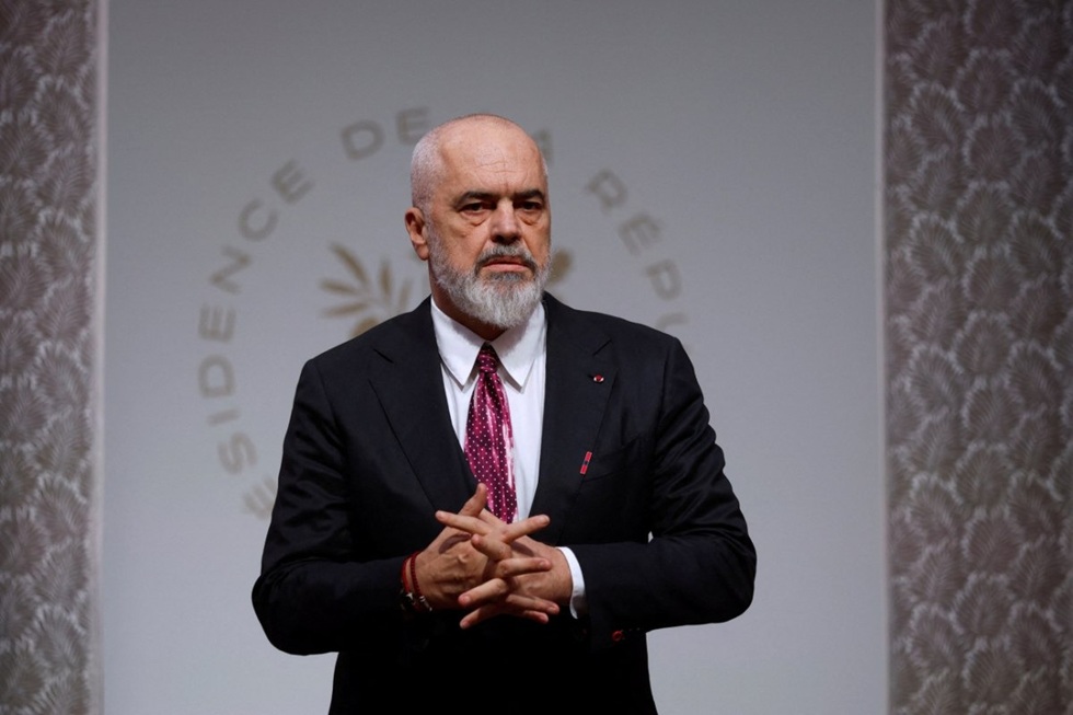 «Έκανα χιούμορ» λέει ο Ράμα για τις δηλώσεις του για τους Έλληνες και τους «απόγονους του Πλάτωνα»