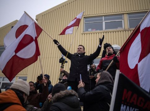 Χαμός στη Γροιλανδία: «Προετοιμαστείτε για πιθανή εισβολή»