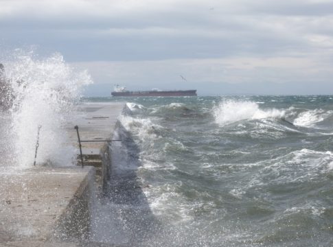 Ισχυροί άνεμοι: Κλειστή η πορθμειακή γραμμή Ρίου Αντιρρίου – Προβλήματα στο λιμάνι της Γλύφας