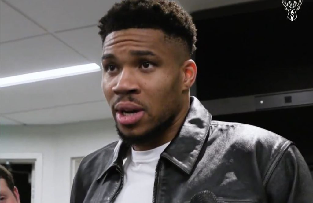 Πήρε την φανέλα του Λεμπρόν ο Αντετοκούνμπο: «Ίσως είναι το τελευταίο μας παιχνίδι ο ένας απέναντι στον άλλον» (vid)