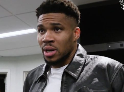 Πήρε την φανέλα του Λεμπρόν ο Αντετοκούνμπο: «Ίσως είναι το τελευταίο μας παιχνίδι ο ένας απέναντι στον άλλον» (vid)