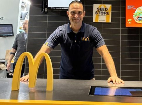 Από την Bundesliga στο McDonald’s: Η παράλληλη… ζωή του Αλεξάντερ Νούρι