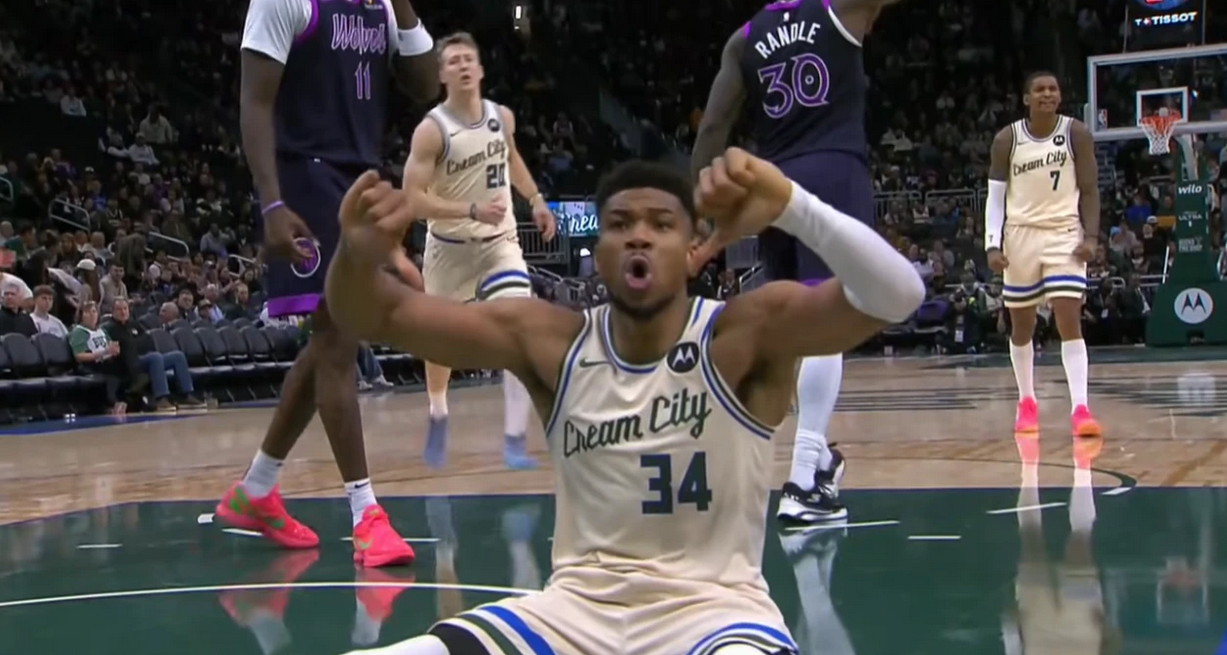 Απίστευτα πράγματα στο Μιλγουόκι: Οι φίλοι των Μπακς αποδοκίμαζαν κι ο Αντετοκούνμπο τους γιούχαρε! (vid)