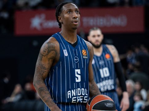 Ο Σέιμπεν Λι έκανε (ίσως) το κάρφωμα της σεζόν κόντρα στην Αρμάνι (vid)