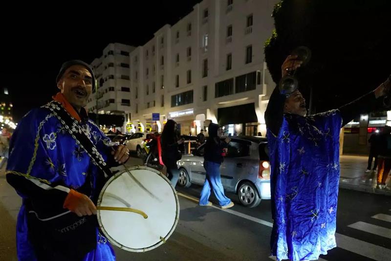 Άγρια επεισόδια στο Παρίσι μετά τη λήξη του τελικού Σενεγάλη – Μαρόκο (vid)