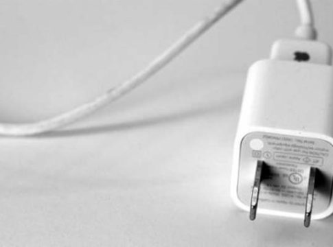 Πώς φορτίζουμε το κινητό μας με ένα μόνο… κρεμμύδι! (vid)