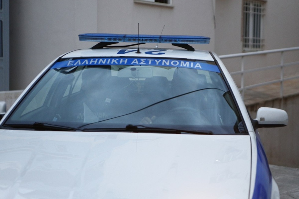 Κρήτη: Σε αμόκ 54χρονη – Έβαλε φωτιά στο διαμέρισμα της, προκάλεσε φθορές σε σταθμευμένα οχήματα