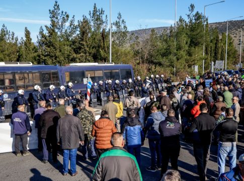 Απειλές κατά των αγροτών από τον Χρυσοχοΐδη με επίκληση στο… κράτος δικαίου