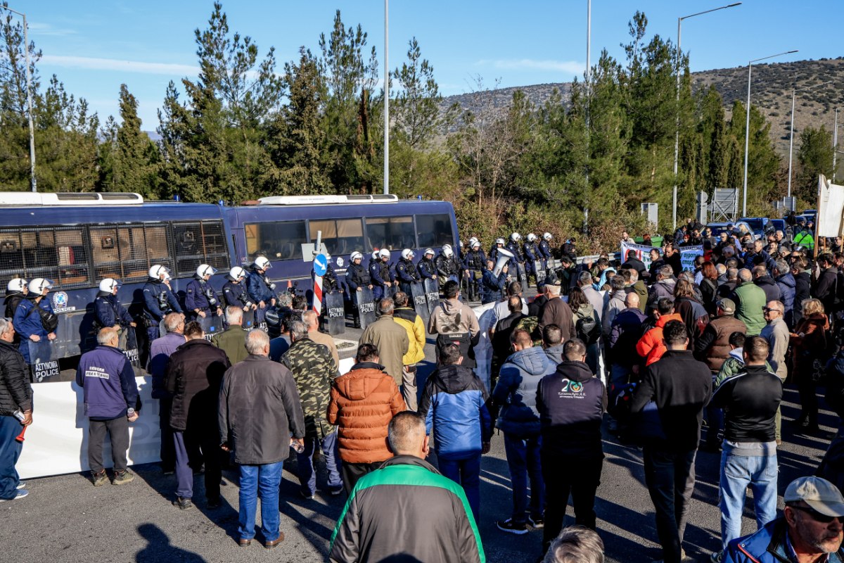 Απειλές κατά των αγροτών από τον Χρυσοχοΐδη με επίκληση στο… κράτος δικαίου