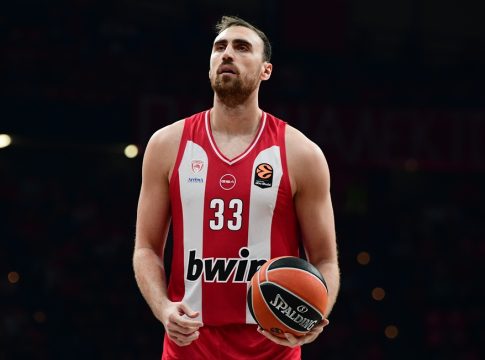 Ο Μιλουτίνοφ γιόρτασε τη νίκη του Ολυμπιακού επί της Μπάγερν στην Άννα Βίσση (vid)