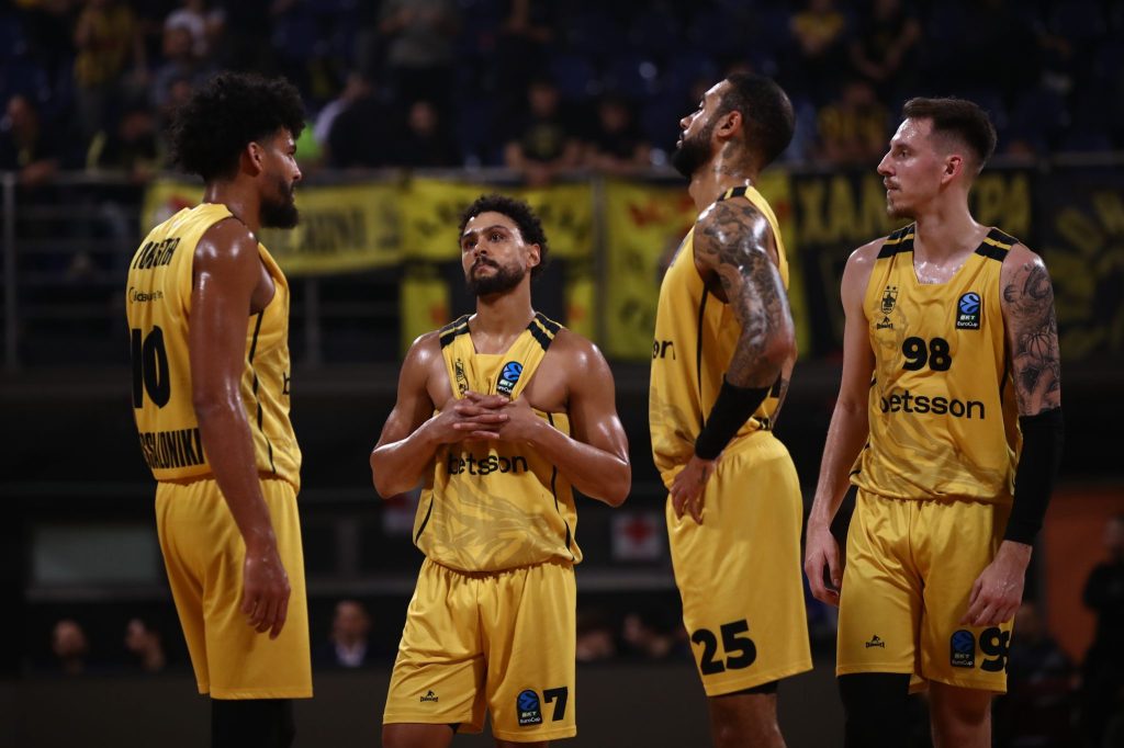 «Τελειώνουν» τρεις παίκτες από τον Άρη Betsson με απόφαση διοίκησης και προπονητή