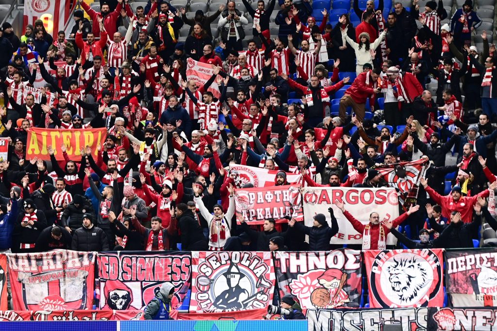 Βροντερό «παρών» από τον κόσμο του Ολυμπιακού και στο Περιστέρι