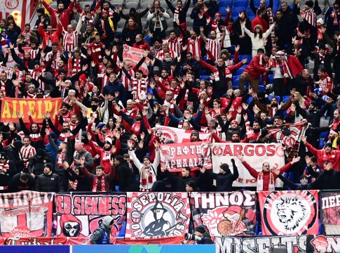 Βροντερό «παρών» από τον κόσμο του Ολυμπιακού και στο Περιστέρι