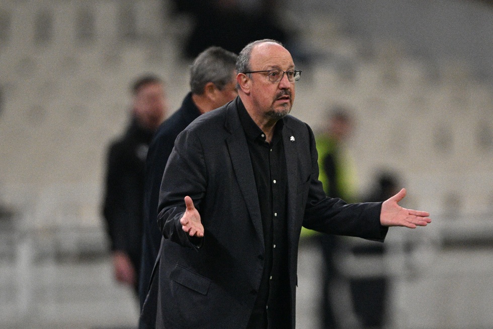 Μπενίτεθ: «Πικρό 1-1, ο Τουμπά έπαιξε με πυρετό, δουλεύουμε σκληρά στις μεταγραφές»