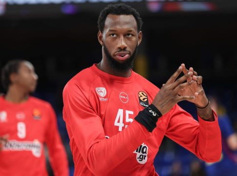 Ντόντα Χολ: Πώς μια δύσκολη προσαρμογή μετατρέπεται σε λύση για τον Ολυμπιακό