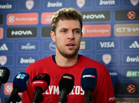 Βεζένκοφ: «Είναι το μεγαλύτερο ντέρμπι της Ευρώπης – Η νίκη θα μας ανεβάσει την ψυχολογία»