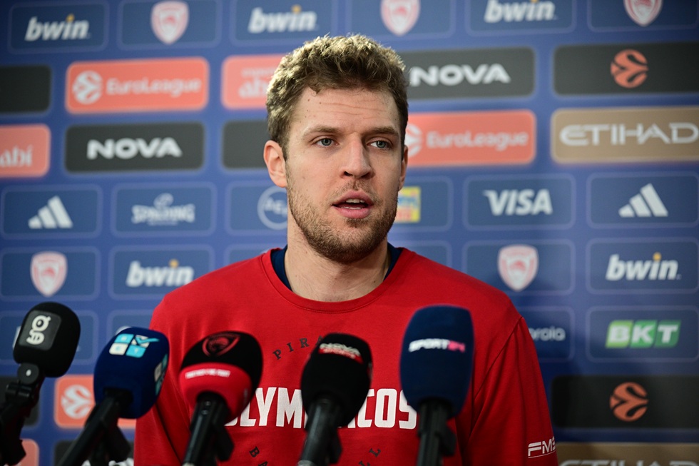 Βεζένκοφ: «Είναι το μεγαλύτερο ντέρμπι της Ευρώπης – Η νίκη θα μας ανεβάσει την ψυχολογία»