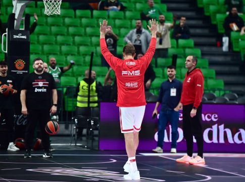 Ο Βεζένκοφ είχε 10/10 σουτ και ο κόσμος του Παναθηναϊκού τον… αποθέωσε – Χαιρέτησε τον κόσμο ο Βούλγαρος (pic)