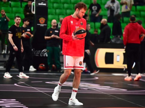 Έφτασε χωρίς προβλήματα στο ΟΑΚΑ ο Ολυμπιακός