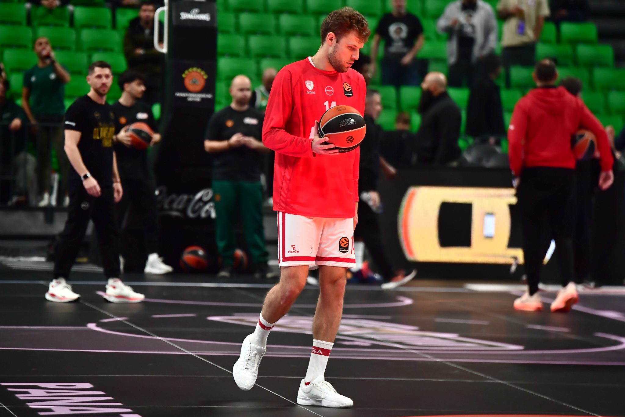 Έφτασε χωρίς προβλήματα στο ΟΑΚΑ ο Ολυμπιακός