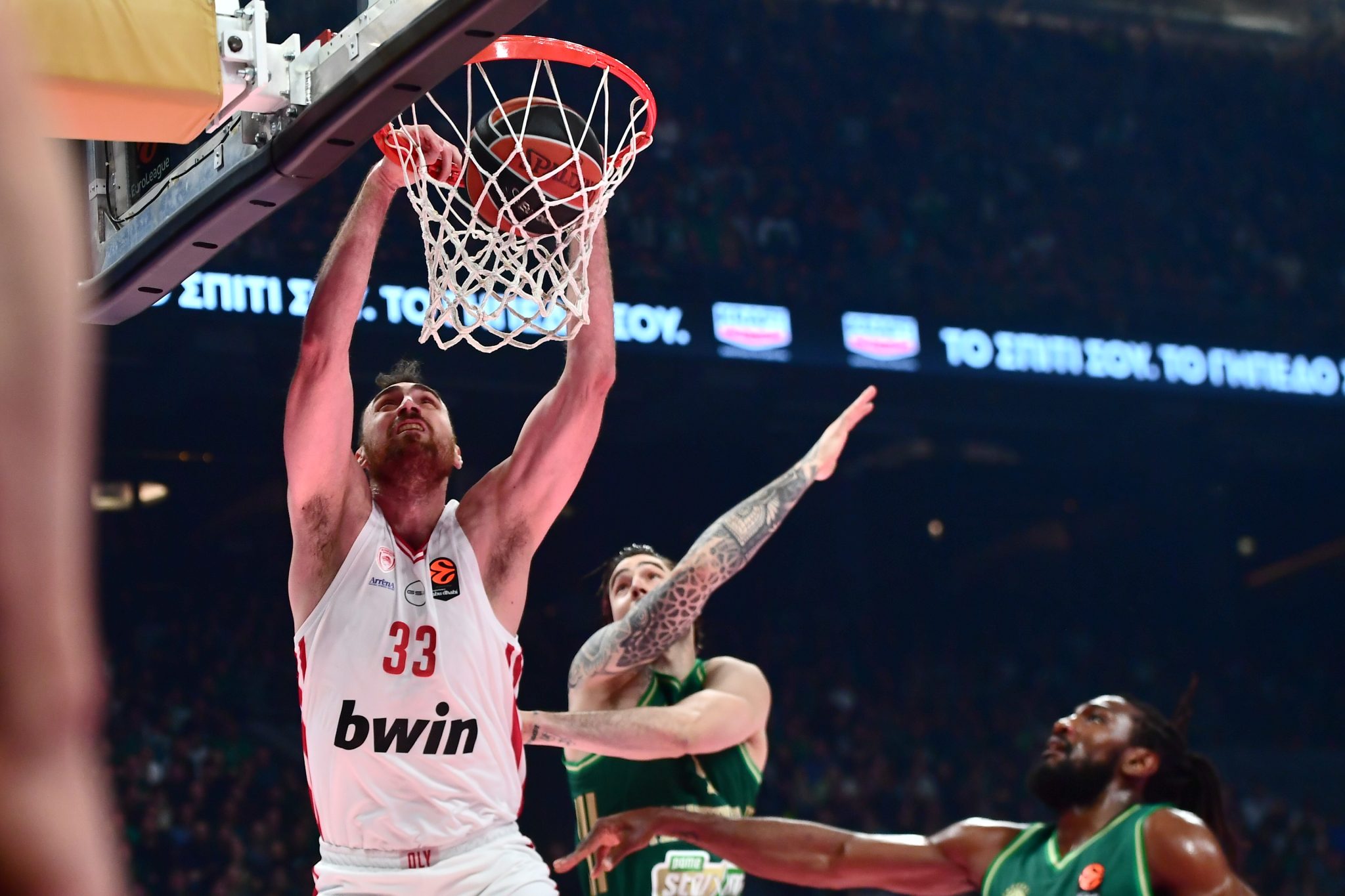 «Οδοστρωτήρας» Μιλουτίνοφ: Άγγιξε το νταμπλ – νταμπλ!