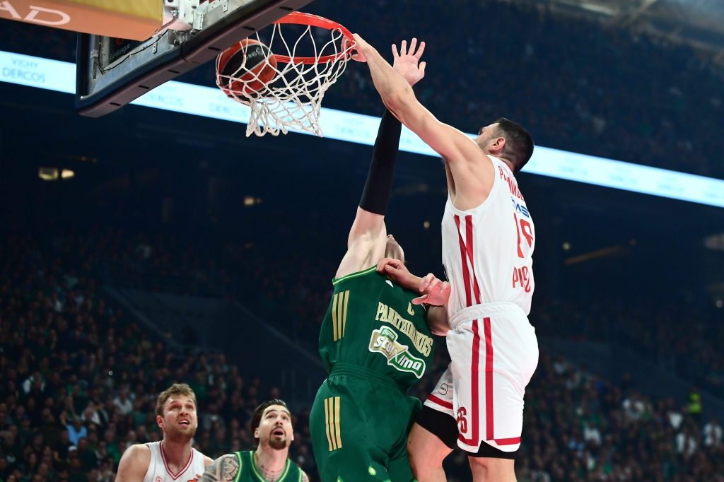 Τρομερό κάρφωμα από τον Παπανικολάου μπροστά στον Όσμαν (vid)