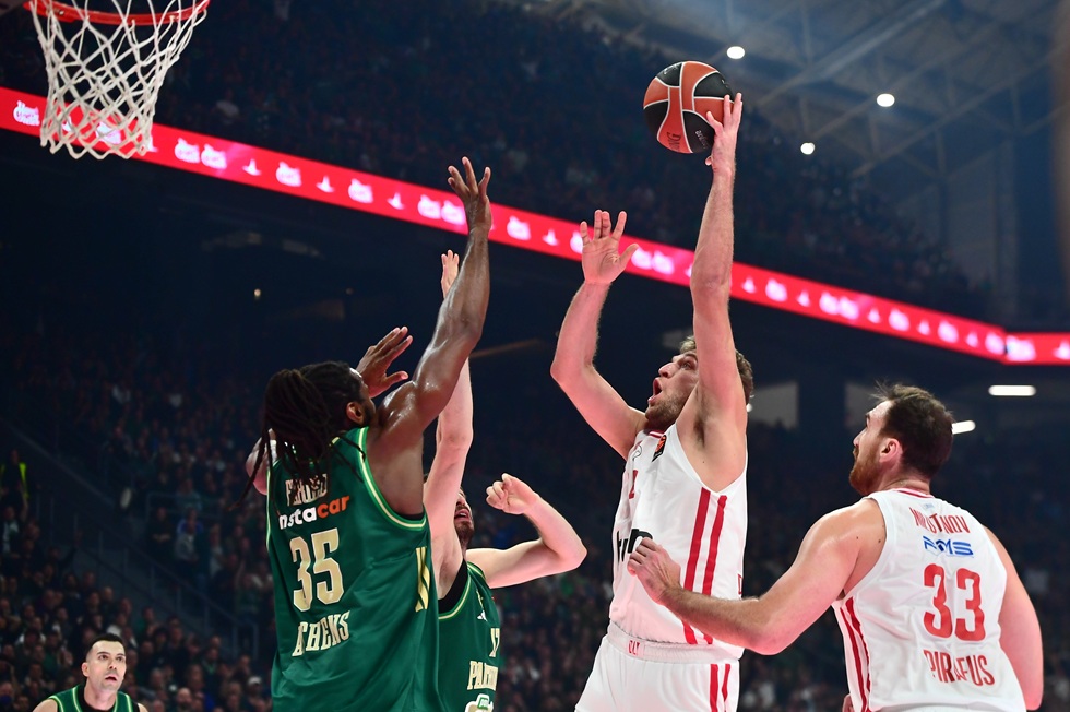 Αέρας και σιωπή στο ΟΑΚΑ: Με +15 ο Ολυμπιακός στην Α’ περίοδο