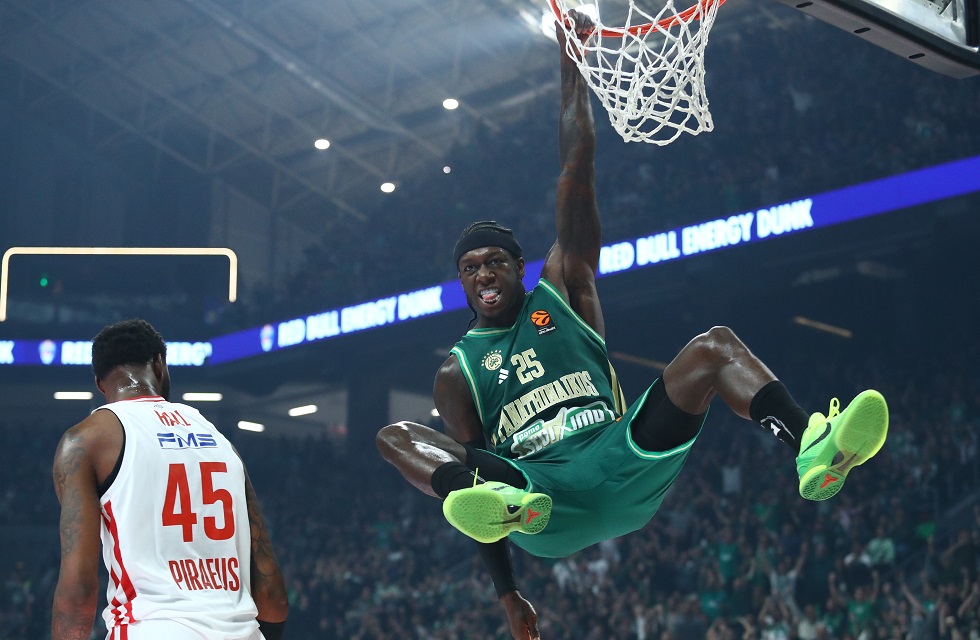 Παναθηναϊκός – Ολυμπιακός: Το εντυπωσιακό φόλοου κάρφωμα του Κέντρικ Ναν που ξεσήκωσε το ΟΑΚΑ (vid)