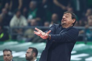 Προκλητικός Αταμάν έδωσε συγχαρητήρια στους διαιτητές και στον Βεζένκοφ