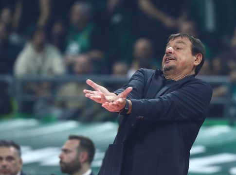 Προκλητικός Αταμάν έδωσε συγχαρητήρια στους διαιτητές και στον Βεζένκοφ