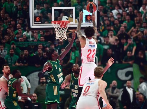 Παναθηναϊκός – Ολυμπιακός: Το απίθανο και καθοριστικό -εκτός ισορροπίας- καλάθι του Ντόρσεϊ! (vid)