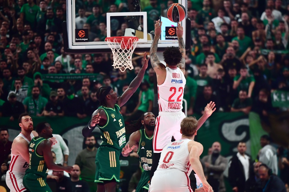Παναθηναϊκός – Ολυμπιακός: Το απίθανο και καθοριστικό -εκτός ισορροπίας- καλάθι του Ντόρσεϊ! (vid)